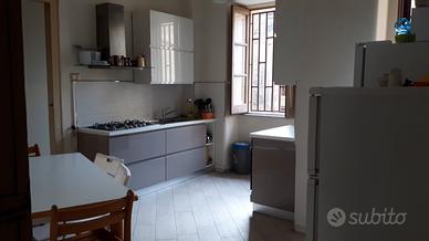 A pochi passi da Villa Cerami e da p.zza Dante