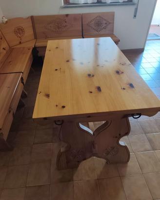 Tavolo in legno massello allungabile fino a 2 metr