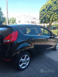 FORD Fiesta 6ª serie - 2010
