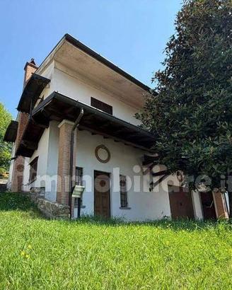 Villa di 280 m² con più di 5 locali a Canneto Pave