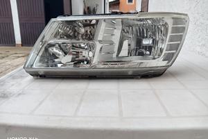 faro sx FIAT Freemont 