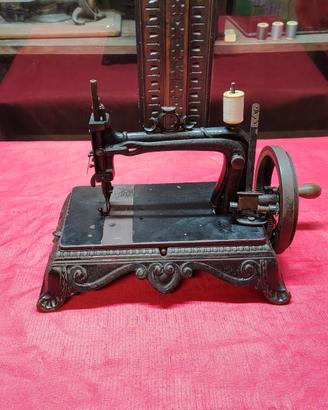 Antica macchina da cucire Brunonia del' 1880