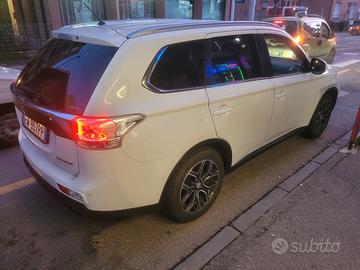 Mitsubishi Outlander 7 posti,2.2 TD full tettuccio