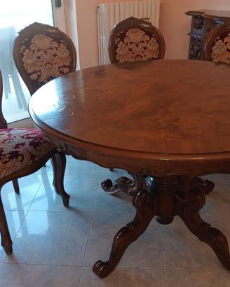 Tavolo rotondo classico in legno con 4 sedie