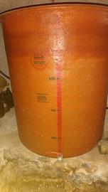 Serbatoi per vino in vetroresina e acciaio inox. 