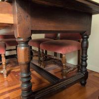 tavolo antico di un castello della Valle d'Aosta