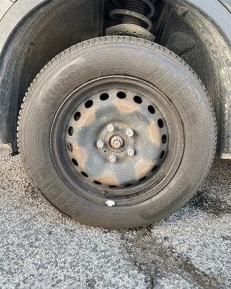 Gomme Invernali Kleber 215/65 R16 + cerchio.