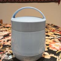 Contenitore per mantenere calde le vivande