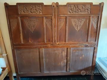 Testiera letto in legno decorata