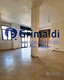 Porticello locale commerciale su strada [LM/1]