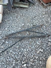 Staffe in ferro stendibiancheria
