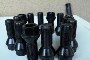 15 Bulloni per BMW M14X1,25 (6781151)