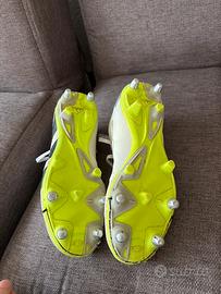 scarpa da calcio o altri sport