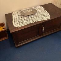 Cassapanca antica  in castagno