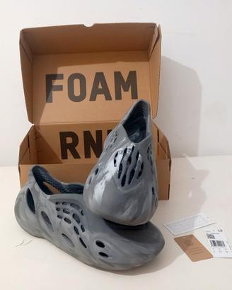 Yeezy Foam Runner Adidas n 45 colore Grigio