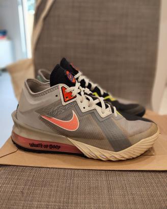 Scarpe LeBron 18 low "Bugs VS Marvin" numero 42