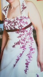 Abito sposa bianco con ricami rossi