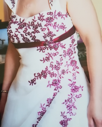 Abito sposa bianco con ricami rossi