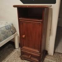 Comodino stretto 30 x 25 x h 77 cm.