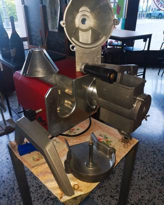 MACCHINA TUTTOFARE TRE SPADE “TOOLLIO” TC+GR – COM