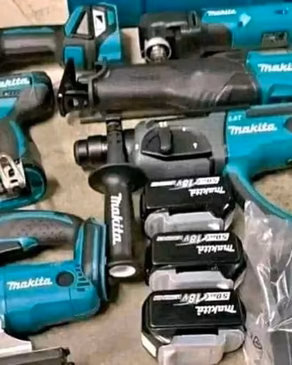 Set Makita 18V completo di batterie e valigette