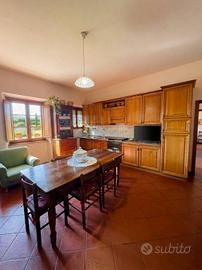 Villa di 280 m² con più di 5 locali e box auto dop