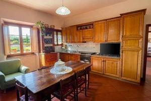 Villa di 280 m² con più di 5 locali e box auto dop