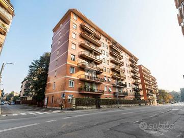3 LOCALI A MONZA