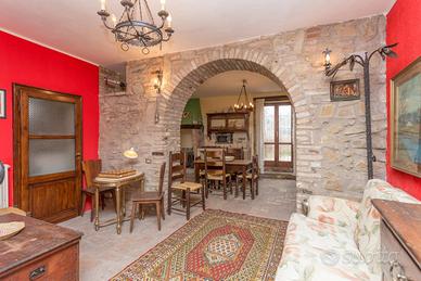 Casa con giardino nel castello Sant'Apollinare