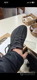 Adidas Yeezy 350 boost nere