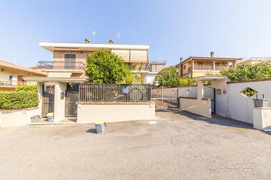 PORZIONE DI QUADRIFAMILIARE A ROMA