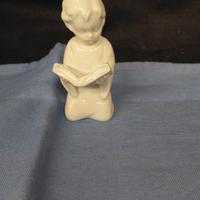 Capodimonte Fanciullo inginocchiato con Libro