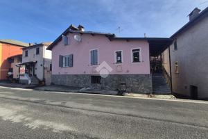 CASA SEMINDIPENDENTE A MONTOGGIO