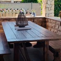 Tavolo e panche da giardino in legno massello