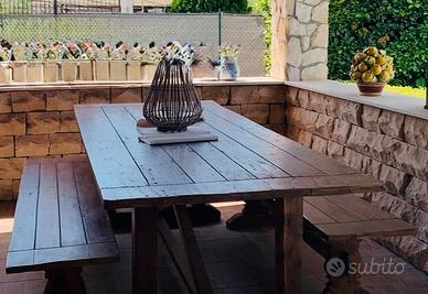 Tavolo e panche da giardino in legno massello