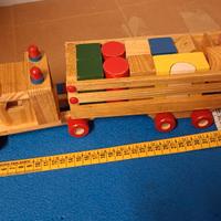 treno con vagone e pezzi componibili 