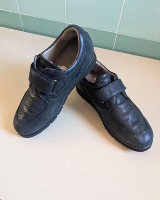 Scarpa ortopedica donna di pelle blu numero 40