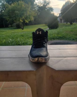 Scarpe da basket UNDER ARMOUR GS JET taglia 36,5