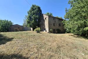 Rustico / Casale di 510 m² con più di 5 locali a R