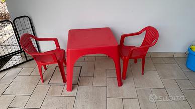 Tavolino con sedie per bambini