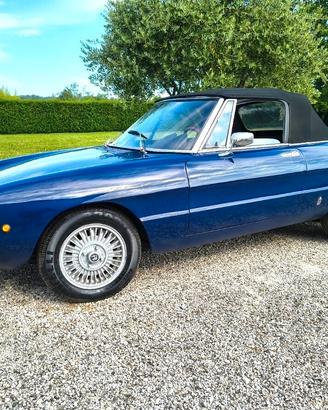 Alfa Romeo Duetto Spider 2000 Blu Interni Beige 74