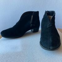 Stivaletti donna in pelle scamosciata nera