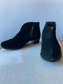 Stivaletti donna in pelle scamosciata nera