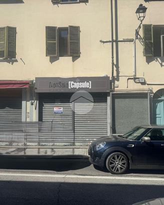 NEGOZIO A GASSINO TORINESE