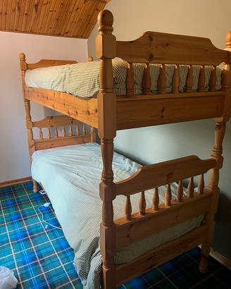 Letto a castello in legno e materassi