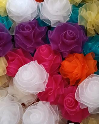 fiori in organza fatti a mano colorati