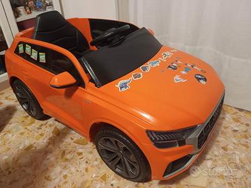 Auto elettrica per bambini modello Audi Q8