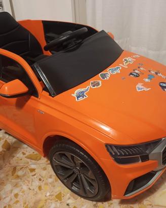 Auto elettrica per bambini modello Audi Q8