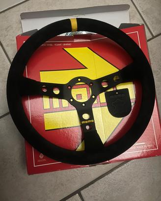 Volante sportivo con mozzo