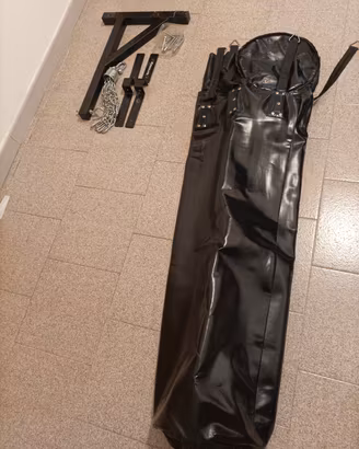 sacco da boxe + 2 coppie di guantoni